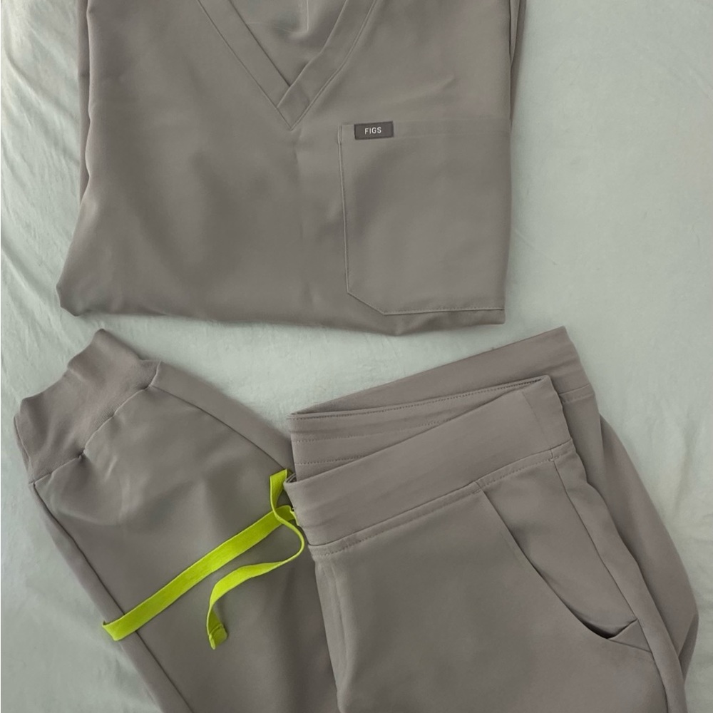 NEW - Figs Women's Scrub Pant and Top in Slate - Picture 5 of 6